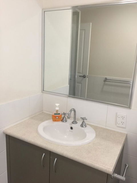 Holiday Home Near Perth City / Airport / Stadium / Casino - Accommodation Redcliffe 11