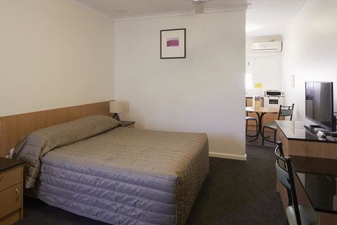 Baileys Parkside Motel By VetroBlu - Accommodation Redcliffe 9