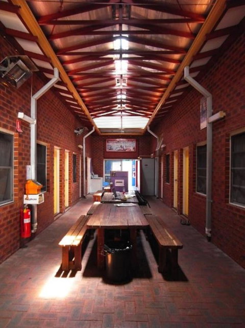 Backpack City & Surf - Accommodation Redcliffe 3