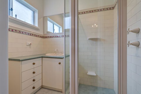 Serpentine Rose - Accommodation Redcliffe 13