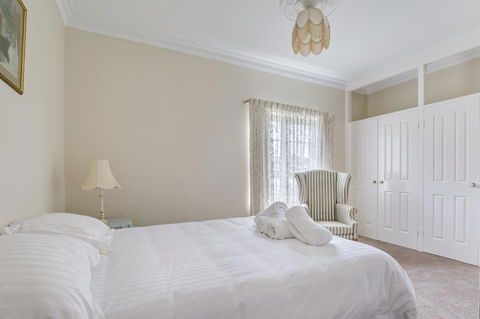 Serpentine Rose - Accommodation Redcliffe 7