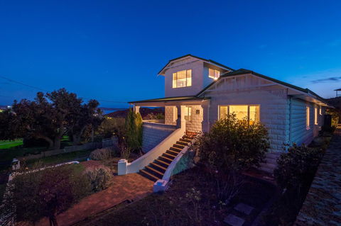 Serpentine Rose - Accommodation Redcliffe 1