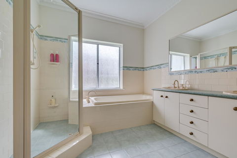 Serpentine Rose - Accommodation Redcliffe 12