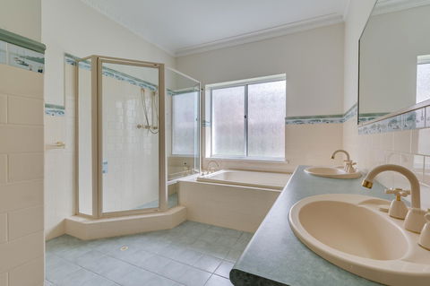 Serpentine Rose - Accommodation Redcliffe 14