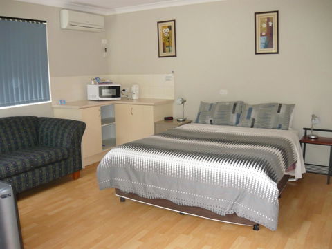 Albany Apartments - Accommodation Redcliffe 0