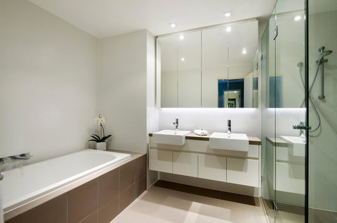 Claremont Quarter Luxury Apartment - Accommodation Redcliffe 7