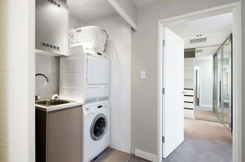 Claremont Quarter Luxury Apartment - Accommodation Redcliffe 13