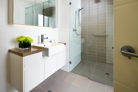 Claremont Quarter Luxury Apartment - Accommodation Redcliffe 9