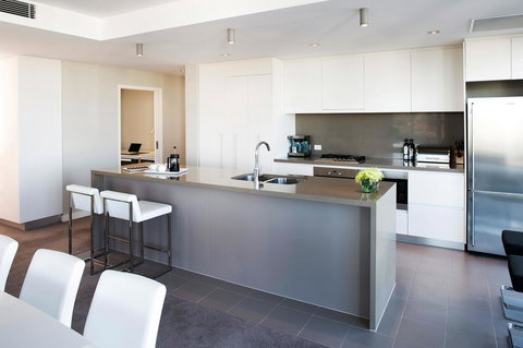 Claremont Quarter Luxury Apartment - Accommodation Redcliffe 8
