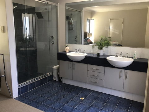BeachHideaway@Scarborough - Accommodation Redcliffe 6