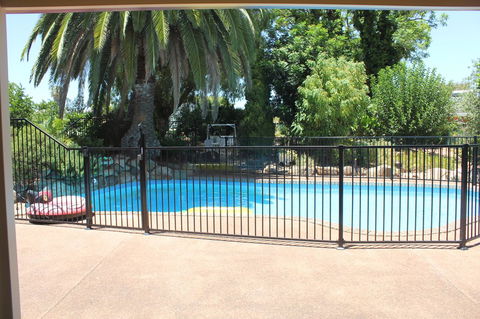 Jacaranda Hideaway Bed & Breakfast - Accommodation Redcliffe 9