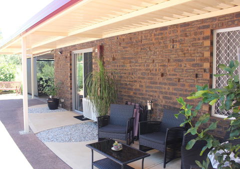 Jacaranda Hideaway Bed & Breakfast - Accommodation Redcliffe 12