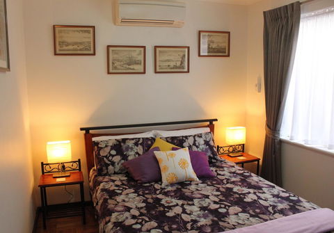 Jacaranda Hideaway Bed & Breakfast - Accommodation Redcliffe 2