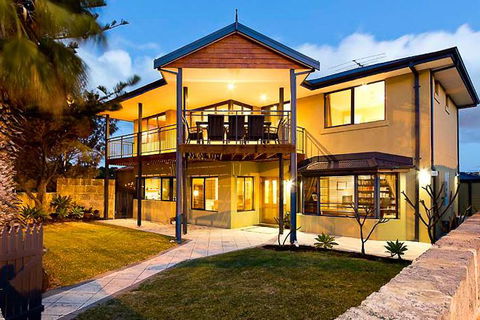 Mullaloo Beachfront Retreat - Accommodation Redcliffe 0