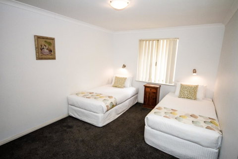 Fern Creek - Accommodation Redcliffe 13