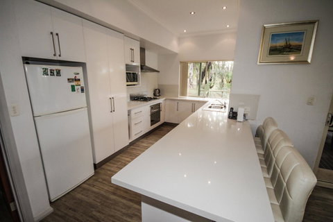 Fern Creek - Accommodation Redcliffe 5