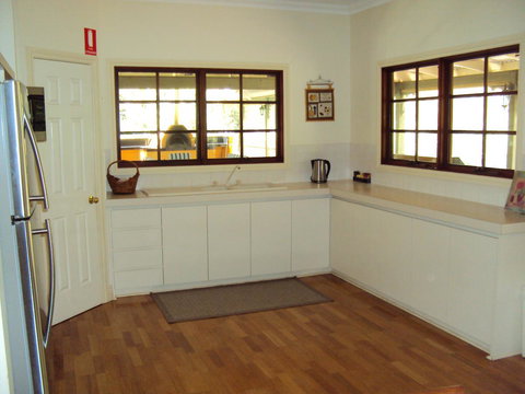 Riverglen Chalets - Accommodation Redcliffe 24