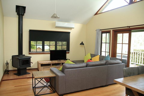 Riverglen Chalets - Accommodation Redcliffe 12