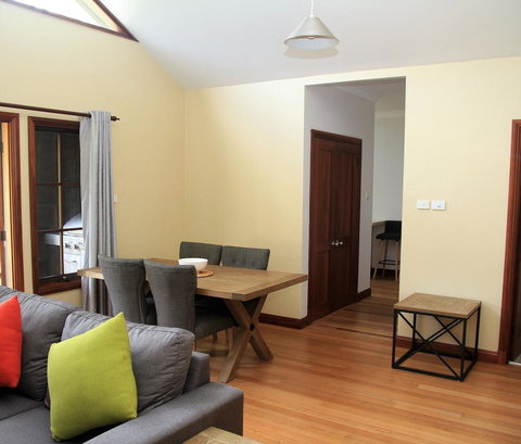 Riverglen Chalets - Accommodation Redcliffe 16