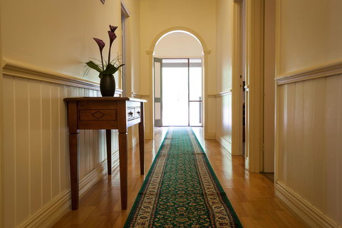 Riverglen Chalets - Accommodation Redcliffe 6