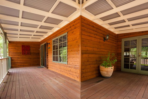 Riverglen Chalets - Accommodation Redcliffe 7