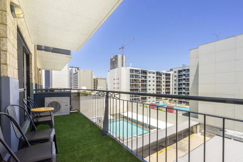Oversized Eastend Sleeps 6 Free PARKING+POOL WIFI - Accommodation Redcliffe 22