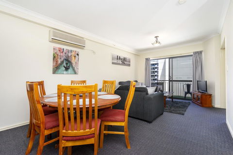 Oversized Eastend Sleeps 6 Free PARKING+POOL WIFI - Accommodation Redcliffe 5