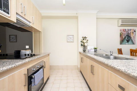 Oversized Eastend Sleeps 6 Free PARKING+POOL WIFI - Accommodation Redcliffe 35