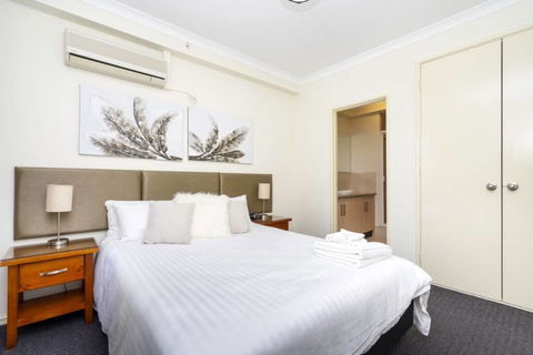Oversized Eastend Sleeps 6 Free PARKING+POOL WIFI - Accommodation Redcliffe 34