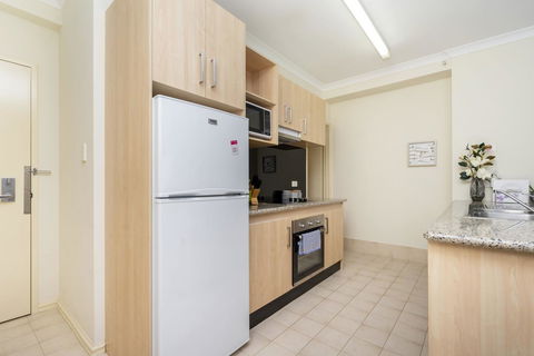 Oversized Eastend Sleeps 6 Free PARKING+POOL WIFI - Accommodation Redcliffe 17