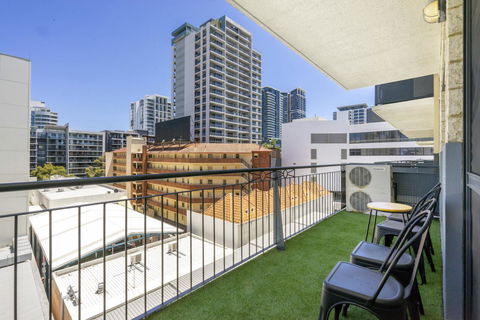 Oversized Eastend Sleeps 6 Free PARKING+POOL WIFI - Accommodation Redcliffe 20