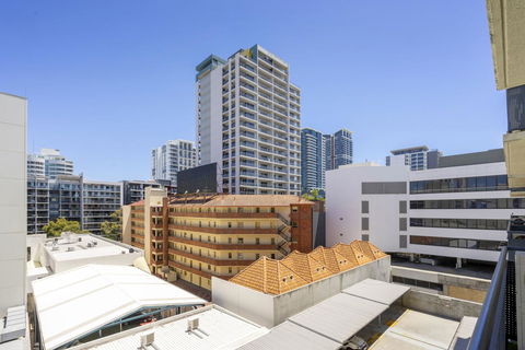 Oversized Eastend Sleeps 6 Free PARKING+POOL WIFI - Accommodation Redcliffe 23