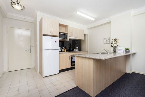Oversized Eastend Sleeps 6 Free PARKING+POOL WIFI - Accommodation Redcliffe 10