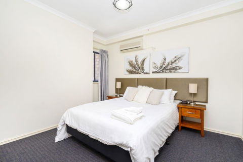 Oversized Eastend Sleeps 6 Free PARKING+POOL WIFI - Accommodation Redcliffe 41