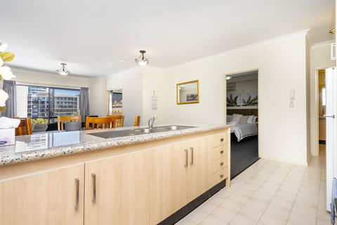 Oversized Eastend Sleeps 6 Free PARKING+POOL WIFI - Accommodation Redcliffe 4