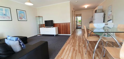 West Beach Lagoon 208 â€“ Great Value! - Accommodation Redcliffe 5