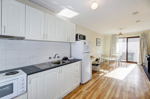 West Beach Lagoon 208 â€“ Great Value! - Accommodation Redcliffe 12