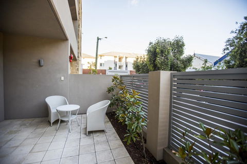 Zappeion Apartments - Accommodation Redcliffe 15