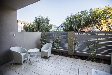 Zappeion Apartments - Accommodation Redcliffe 2