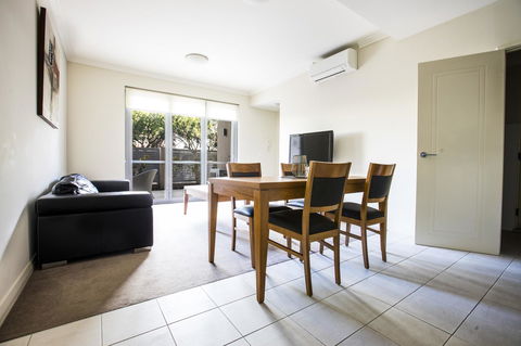 Zappeion Apartments - Accommodation Redcliffe 12