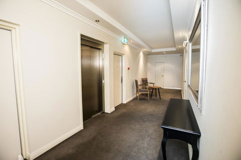 Zappeion Apartments - Accommodation Redcliffe 5