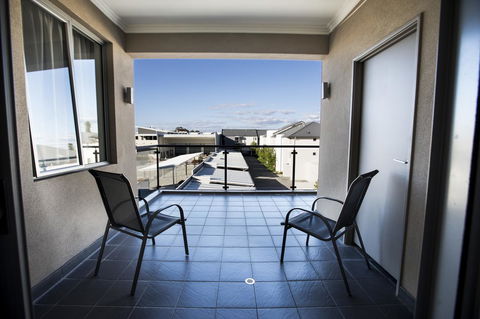 Zappeion Apartments - Accommodation Redcliffe 23