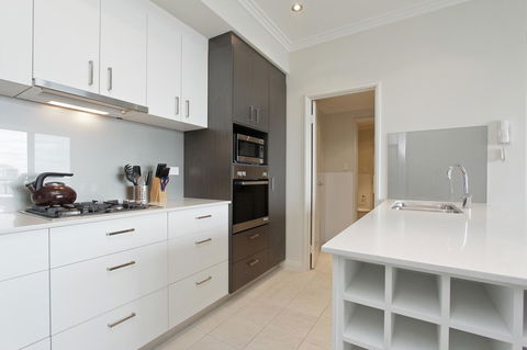 Zappeion Apartments - Accommodation Redcliffe 26