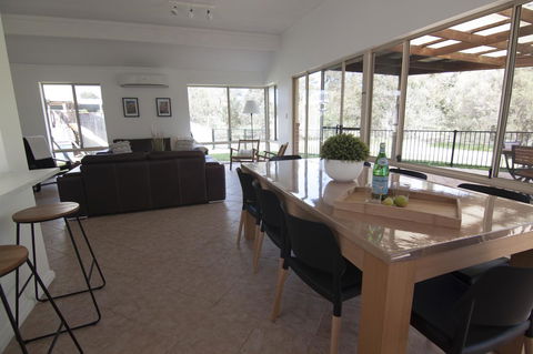 Stableford Cottage Holiday Home Dunsborough - Accommodation Redcliffe 12
