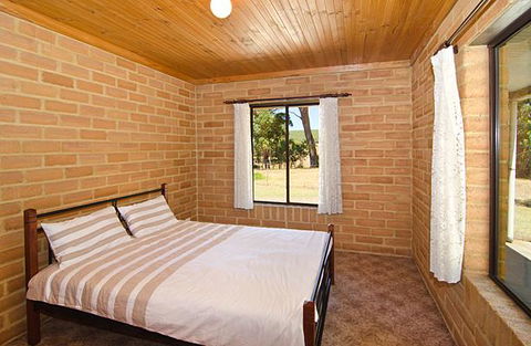 Turner Brook Chalet - Accommodation Redcliffe 9