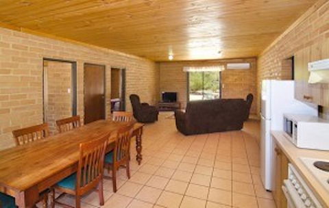 Turner Brook Chalet - Accommodation Redcliffe 7