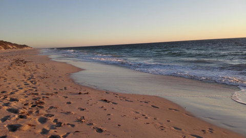 Alkimos Beach Cottage - Accommodation Redcliffe 6