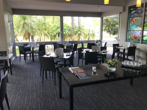 Sullivans Hotel - Accommodation Redcliffe 5