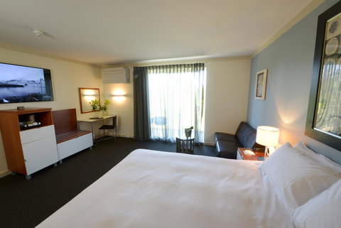 Sullivans Hotel - Accommodation Redcliffe 1