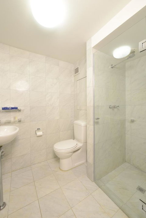 Sullivans Hotel - Accommodation Redcliffe 2